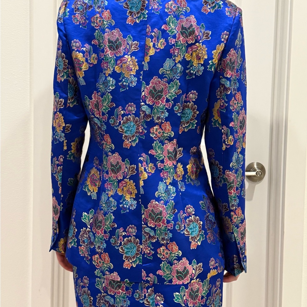 Fashion Nova Luxe Blue Floral Satin Set - Picture 3 of 11